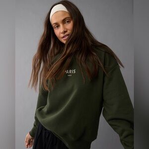 AE Everyday Luxe Graphic Crew Neck Sweatshirt